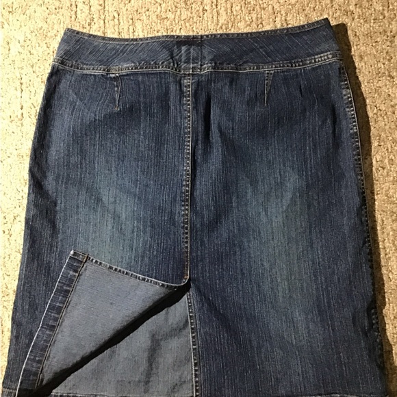 Women’s size 14 Carolina blues blue jeans denim skirt with front pockets - Picture 4 of 4